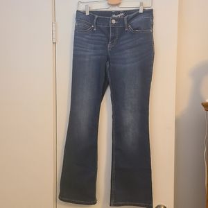 Wrangler's Women's Bootcut Mid Rise Stretch Jeans